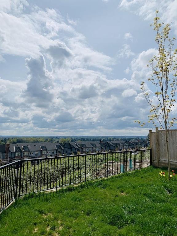 Baycrestone Lägenhet Coquitlam Exteriör bild
